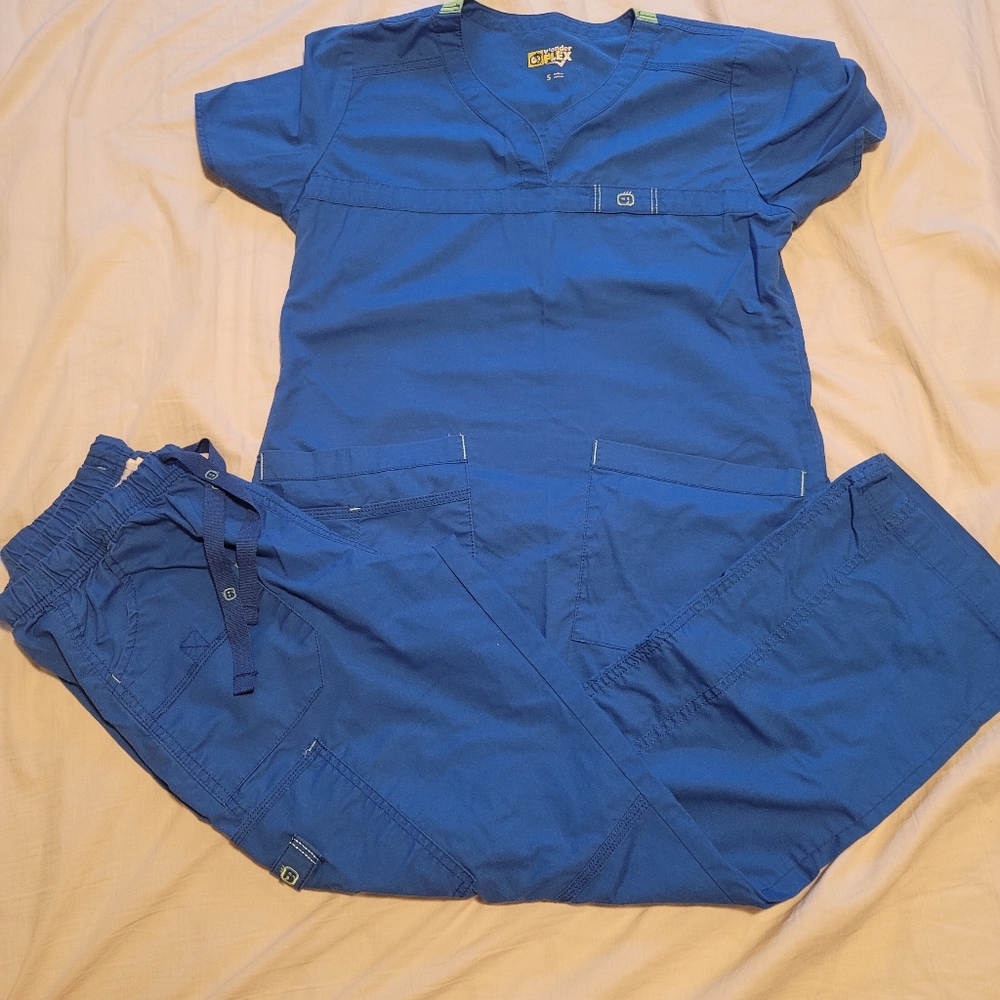 Wonderwink Flex scrub set